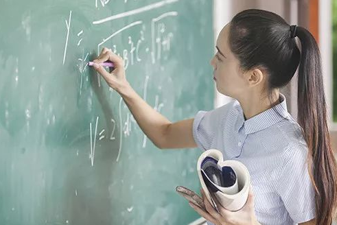  為什么四川教師資格證越來越難考，考的人卻只增不減？